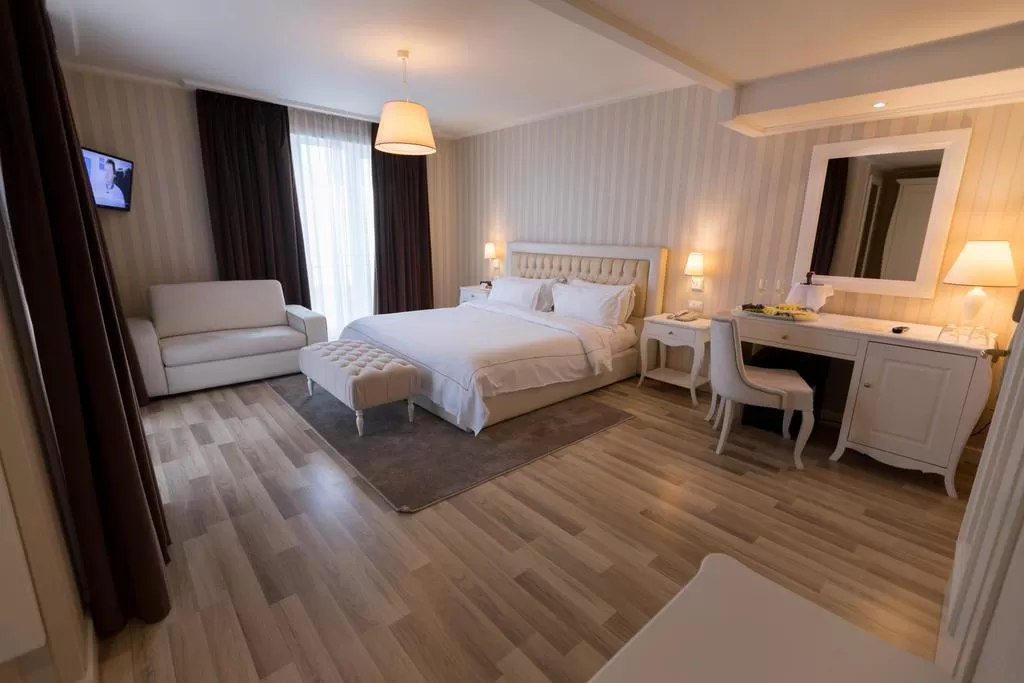 9 DELUXE SV.jpg 9 DELUXE SV.jpg